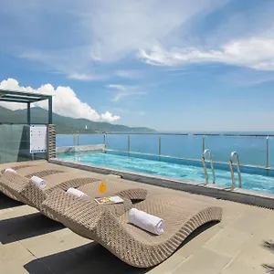 Mangata Beachfront - Rooftop Bar Sea View ホテル ダナン市